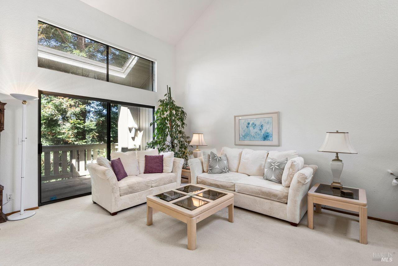 Detail Gallery Image 3 of 30 For 186 Red Hawk Rd, Novato,  CA 94949 - 2 Beds | 2/1 Baths