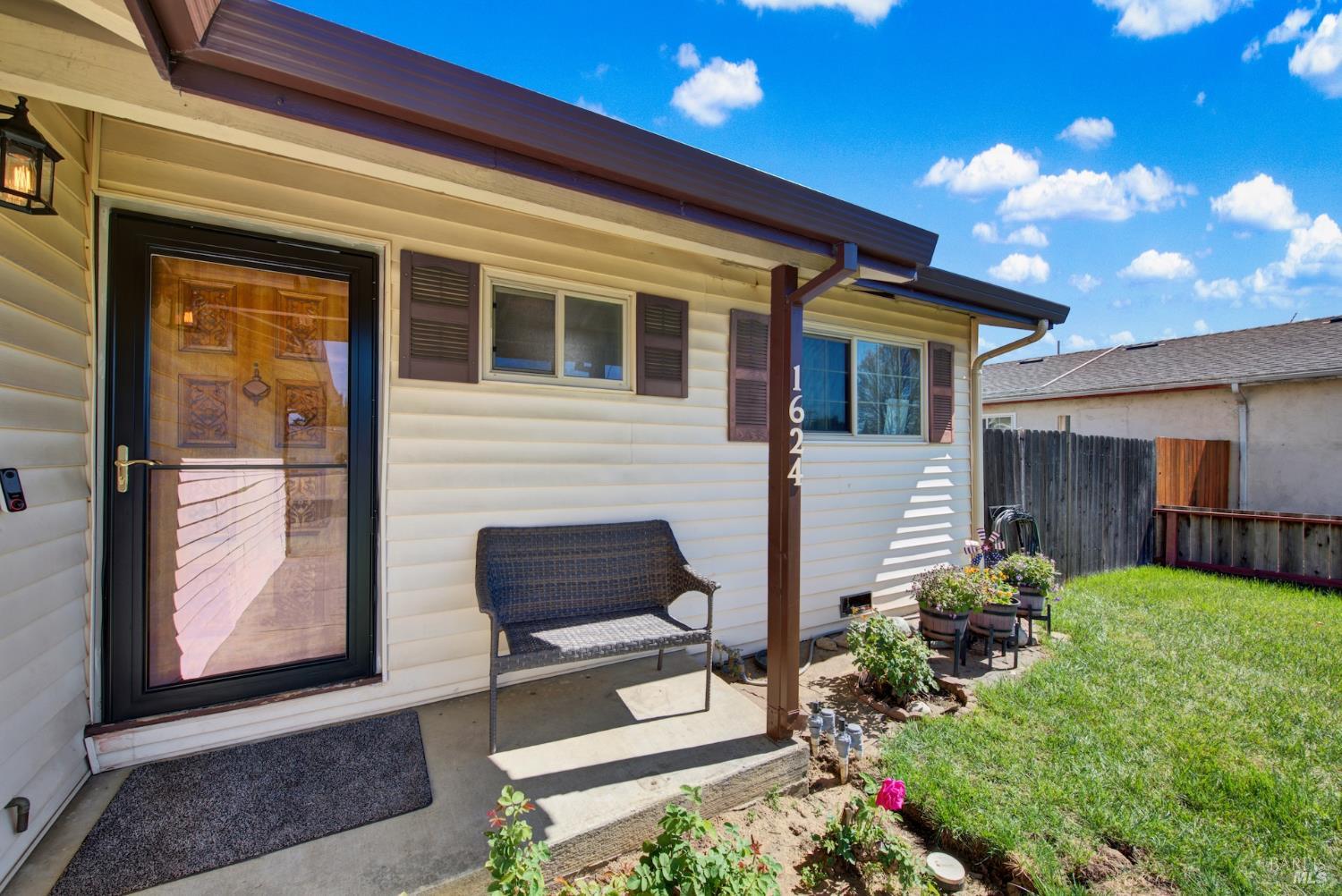 Detail Gallery Image 2 of 26 For 1624 Dover Ave, Fairfield,  CA 94533 - 3 Beds | 1 Baths