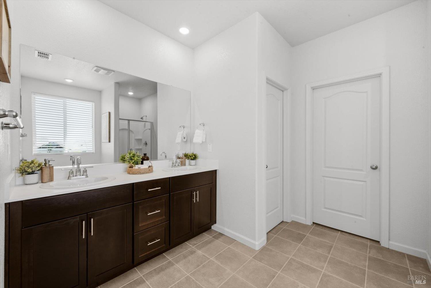 Detail Gallery Image 32 of 81 For 1685 Blossom Way, Dixon,  CA 95620 - 4 Beds | 3 Baths