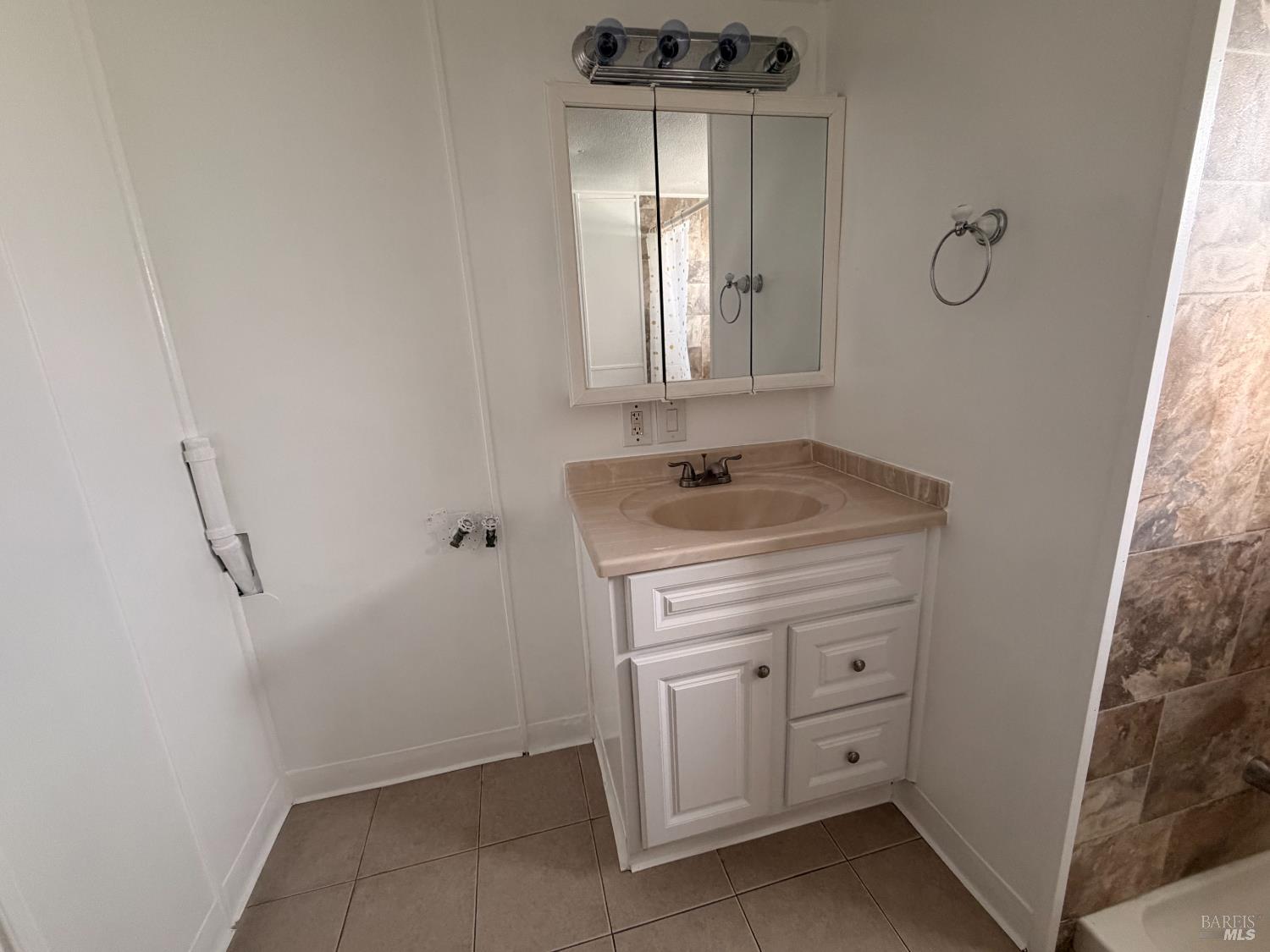 Detail Gallery Image 8 of 9 For 2500 Springs Rd, Vallejo,  CA 94591 - 2 Beds | 1 Baths