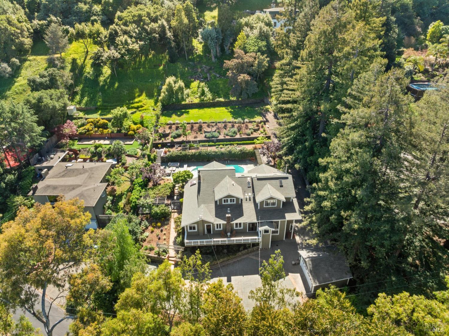 Detail Gallery Image 3 of 93 For 47 Main Dr, San Rafael,  CA 94901 - 4 Beds | 5 Baths