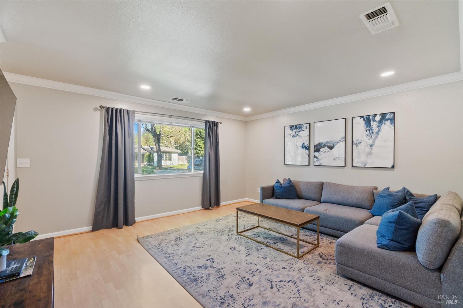 Detail Gallery Image 13 of 52 For 1723 Del Mar Ave, Redding,  CA 96003 - 3 Beds | 2 Baths