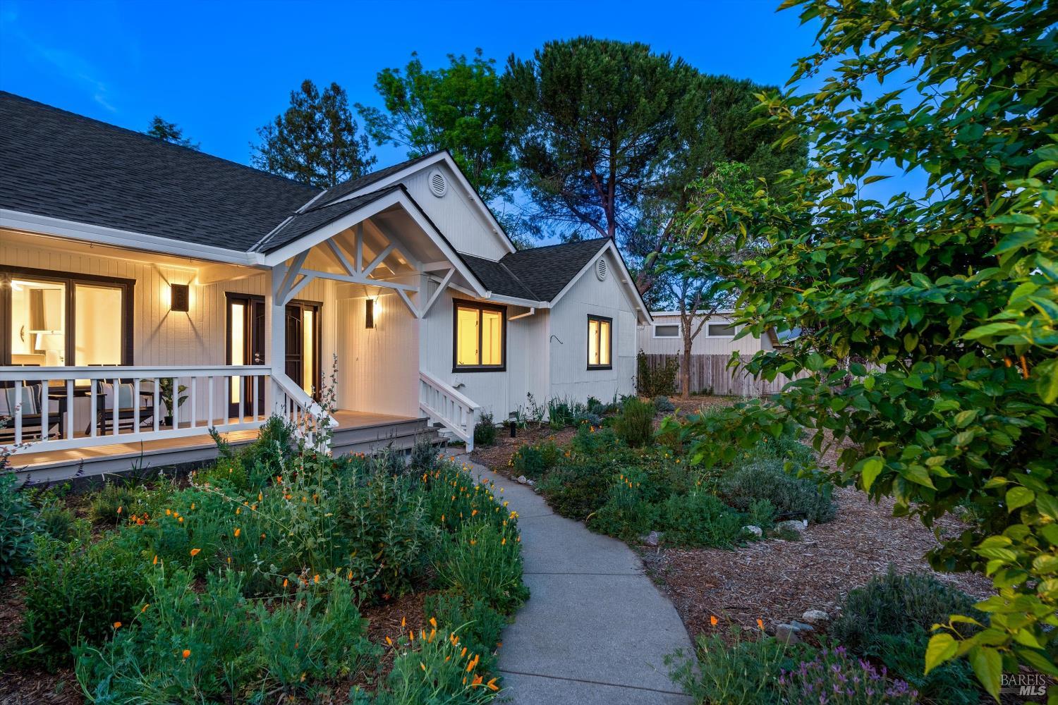 Detail Gallery Image 3 of 56 For 10014 Herb Rd, Windsor,  CA 95492 - 6 Beds | 3 Baths