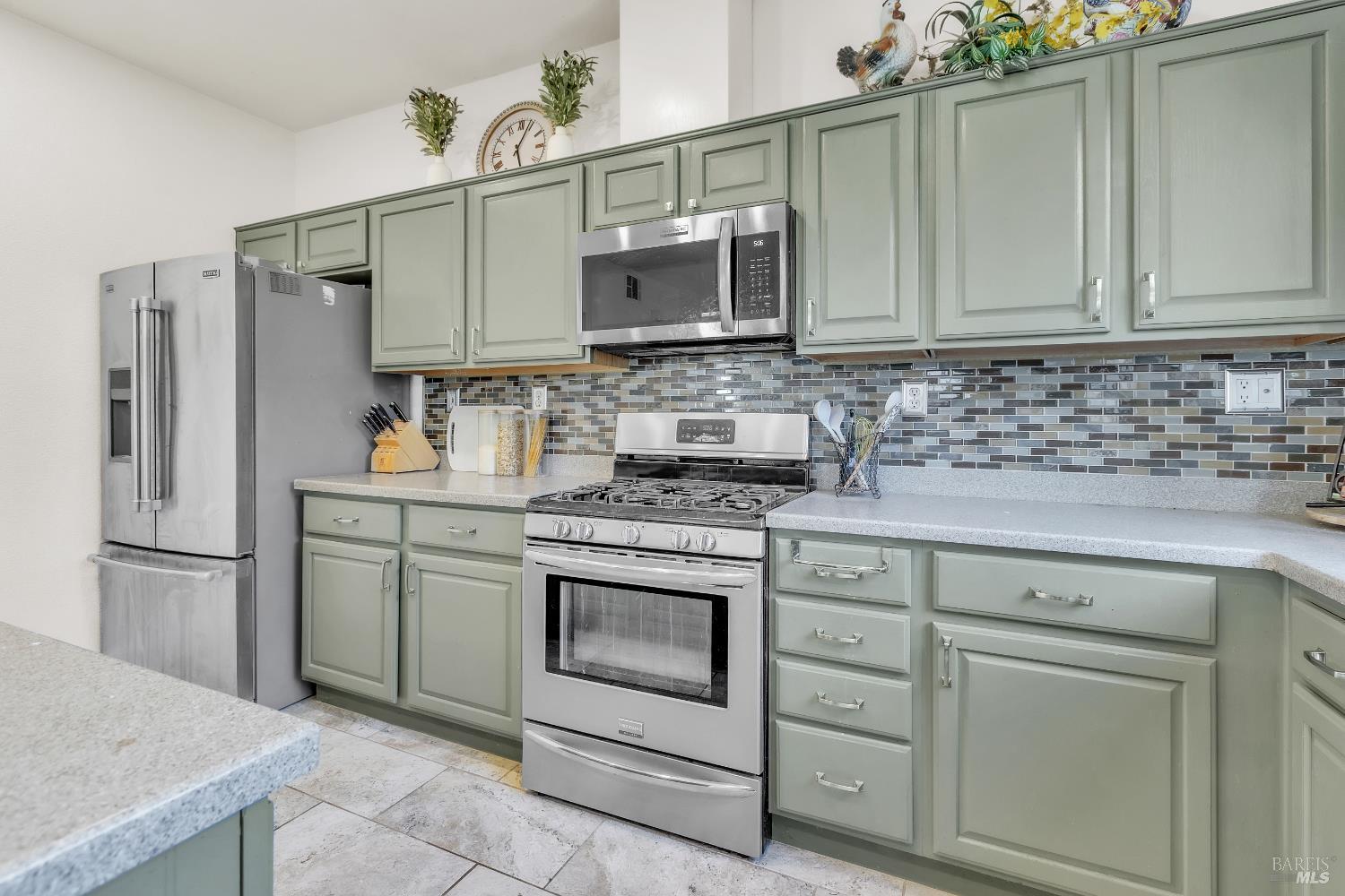 Detail Gallery Image 7 of 38 For 5089 Falls Ct, Fairfield,  CA 94534 - 4 Beds | 2/1 Baths