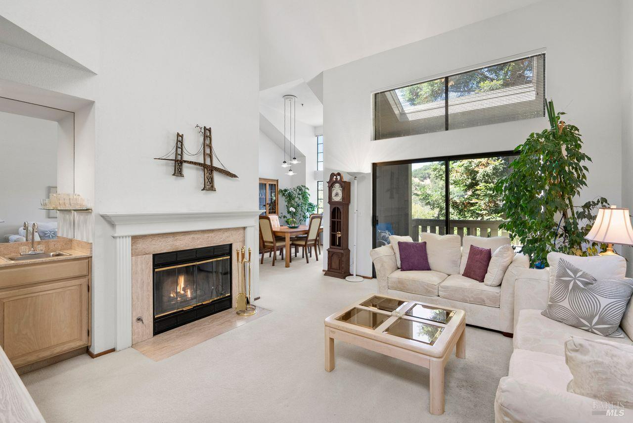 Detail Gallery Image 5 of 30 For 186 Red Hawk Rd, Novato,  CA 94949 - 2 Beds | 2/1 Baths