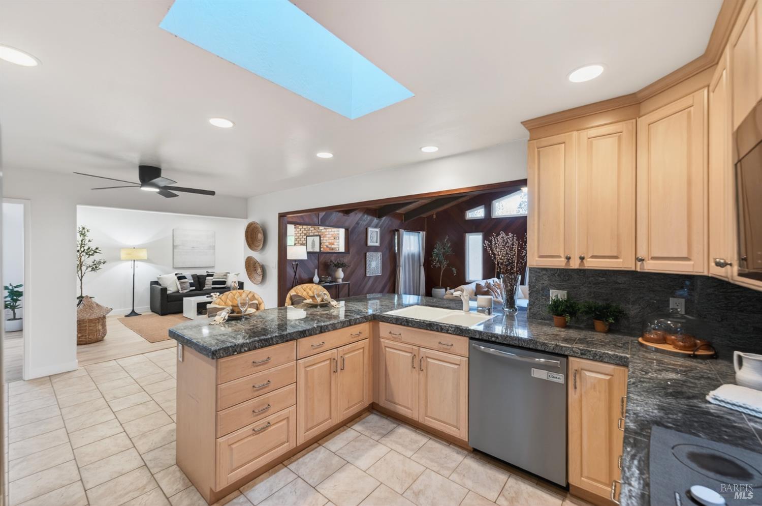 Detail Gallery Image 4 of 79 For 2447 Rigdon St, Napa,  CA 94558 - 5 Beds | 4 Baths