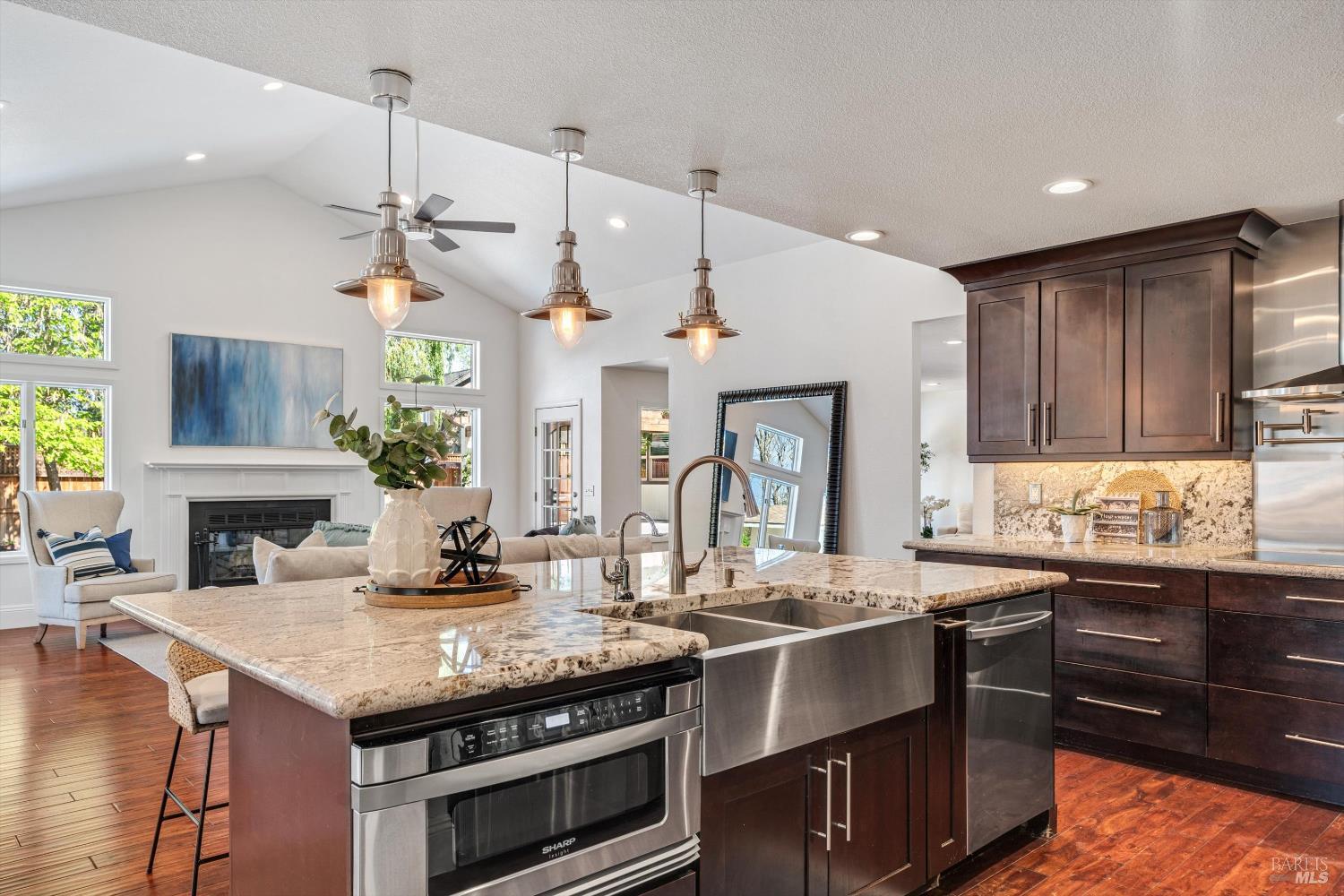 Detail Gallery Image 7 of 56 For 10014 Herb Rd, Windsor,  CA 95492 - 6 Beds | 3 Baths