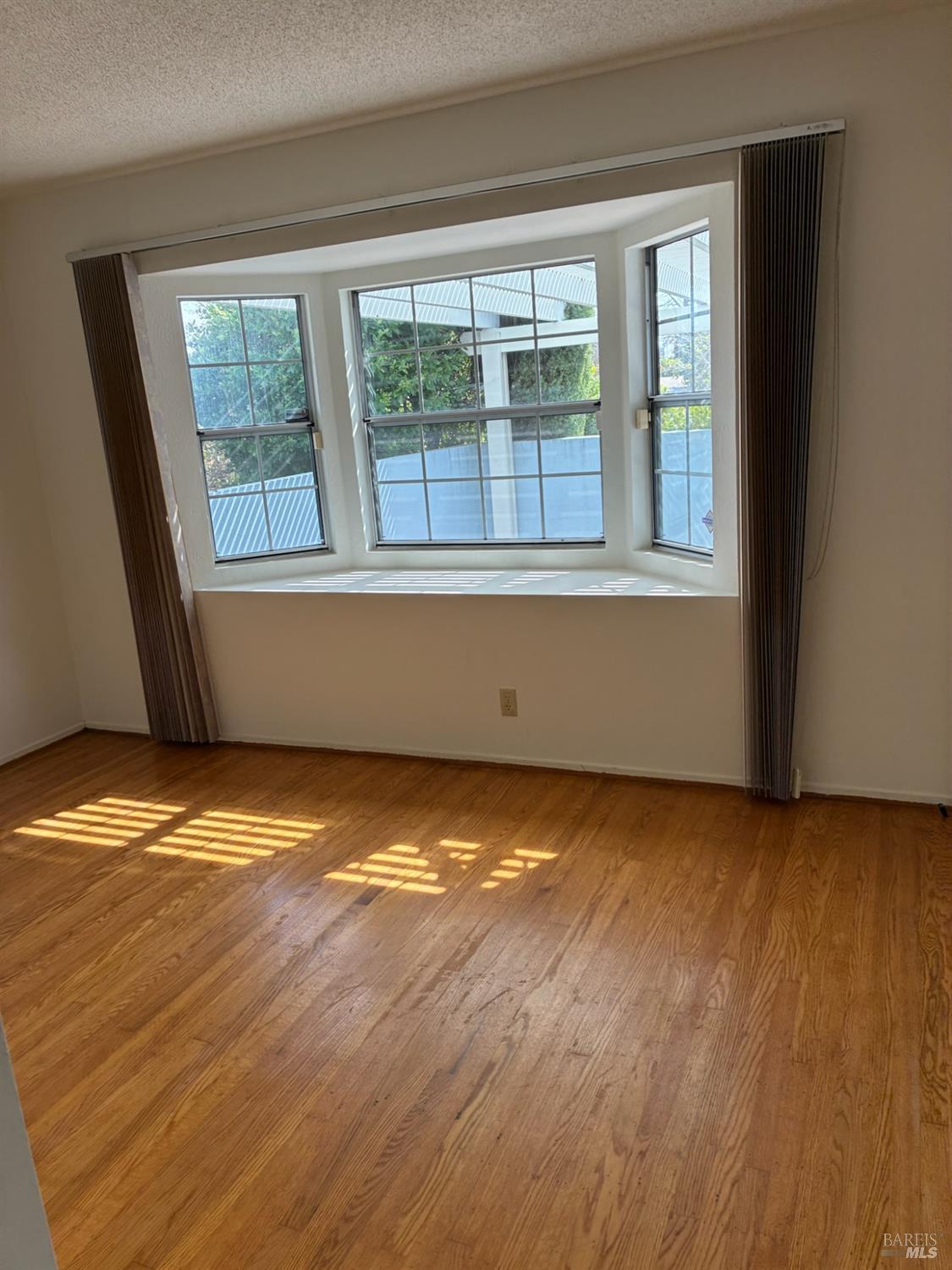 Detail Gallery Image 26 of 38 For 300 Begonia Blvd, Fairfield,  CA 94533 - 4 Beds | 2 Baths