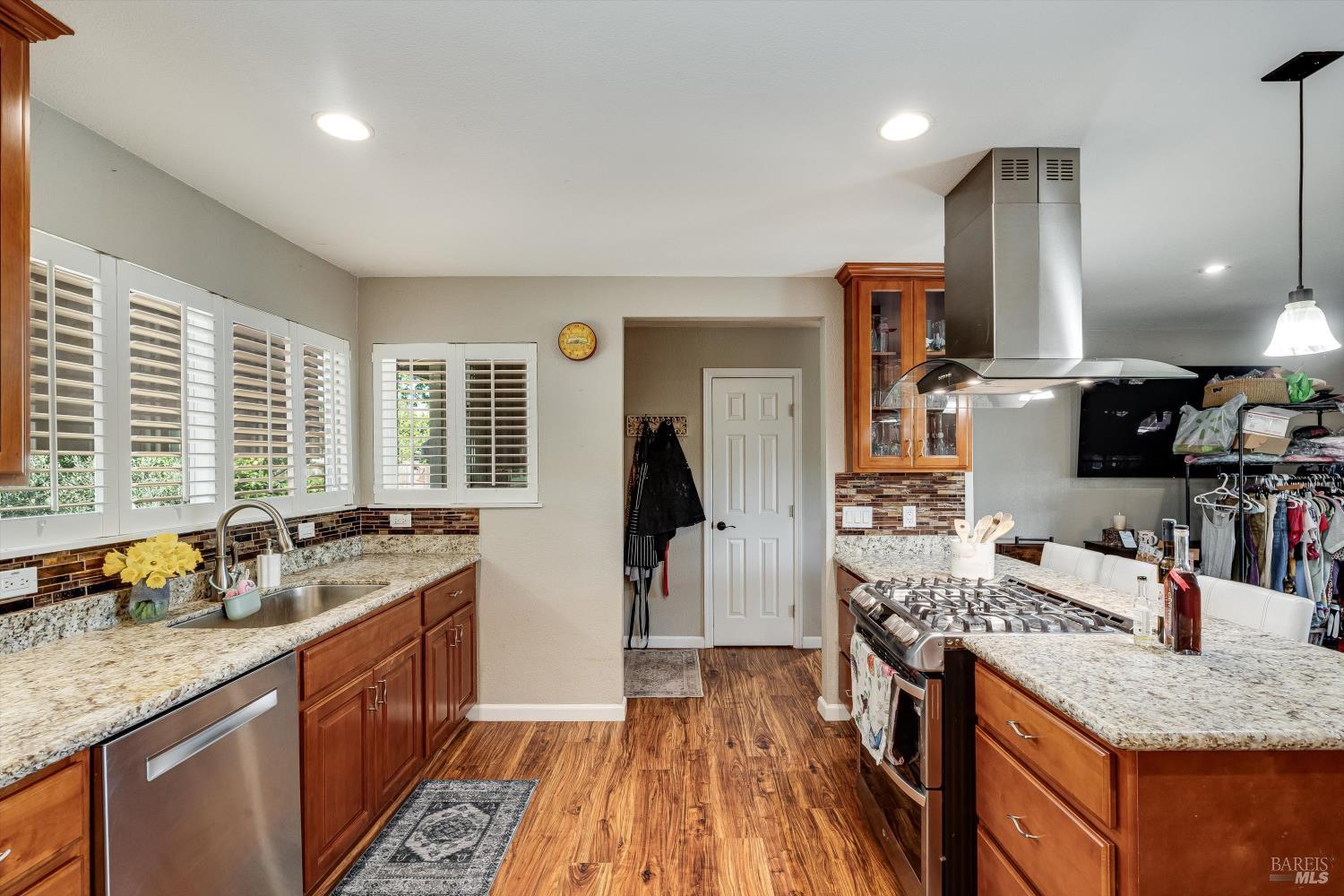 Detail Gallery Image 14 of 92 For 353 Patrick Ln, Windsor,  CA 95492 - 4 Beds | 3 Baths