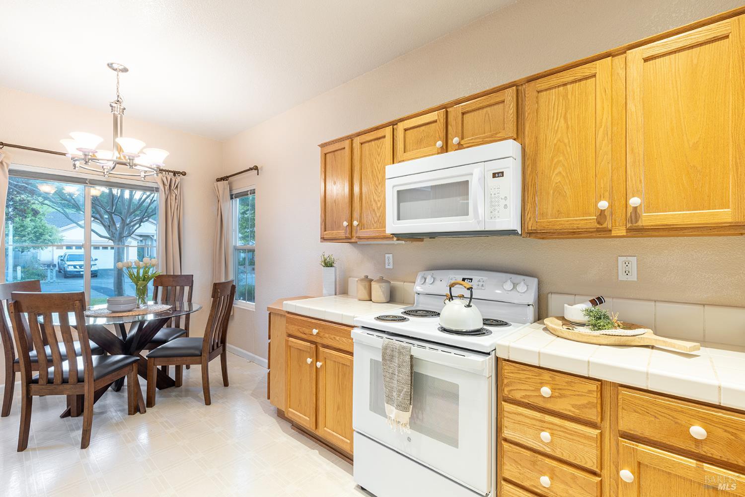 Detail Gallery Image 14 of 26 For 274 Red Mountain Dr, Cloverdale,  CA 95425 - 2 Beds | 2 Baths