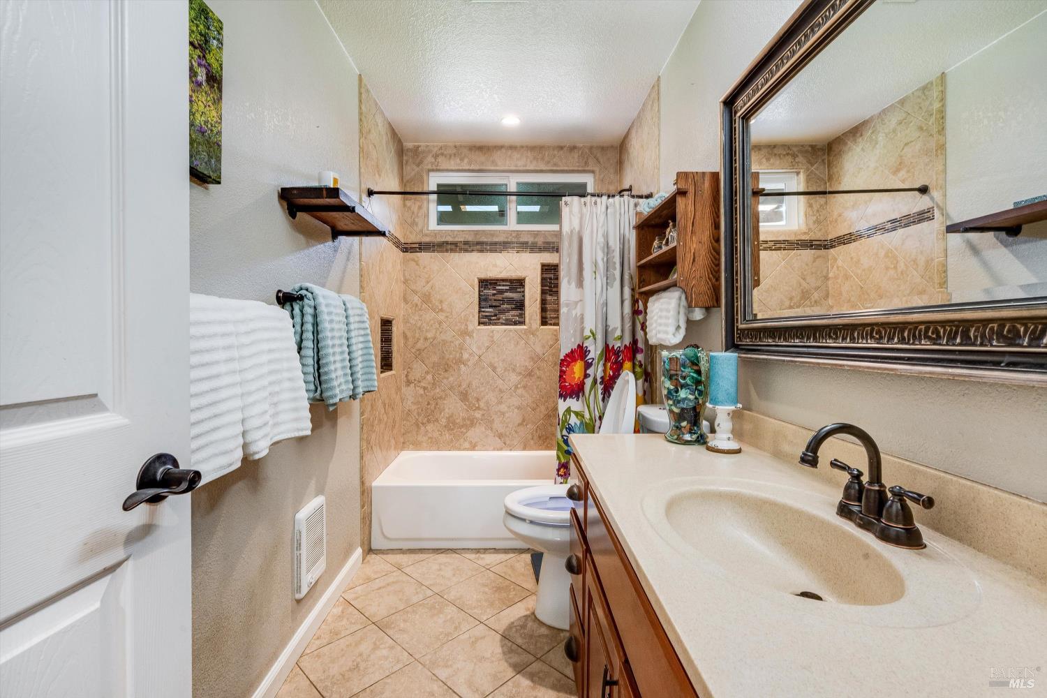 Detail Gallery Image 28 of 92 For 353 Patrick Ln, Windsor,  CA 95492 - 4 Beds | 3 Baths