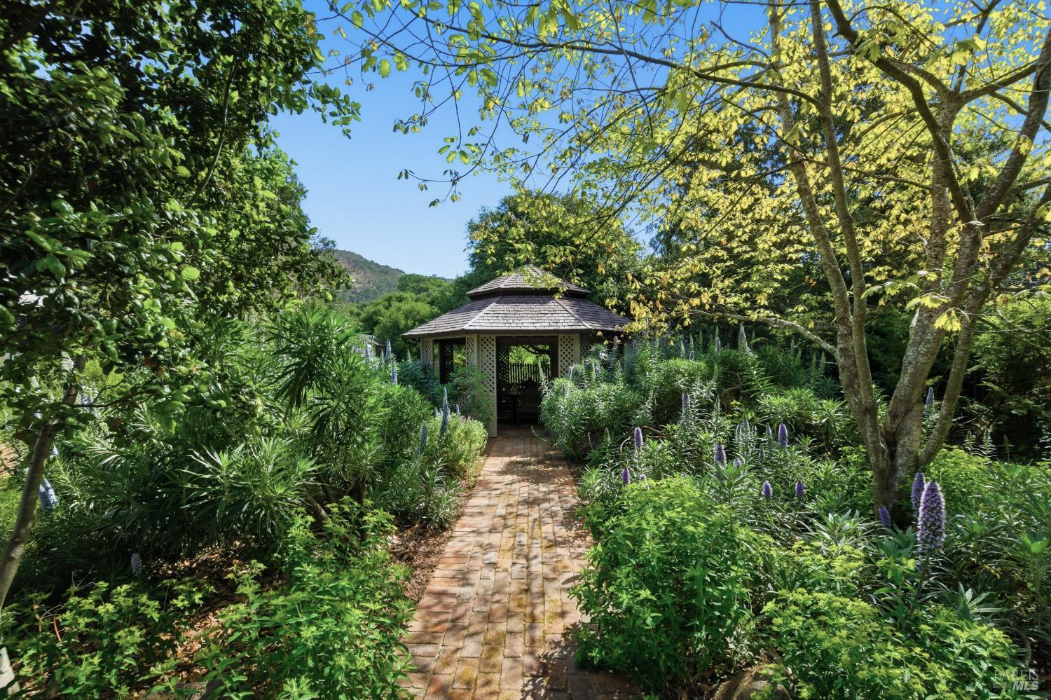 Detail Gallery Image 38 of 58 For 2072 Kirkland Ave, Napa,  CA 94558 - 3 Beds | 2 Baths