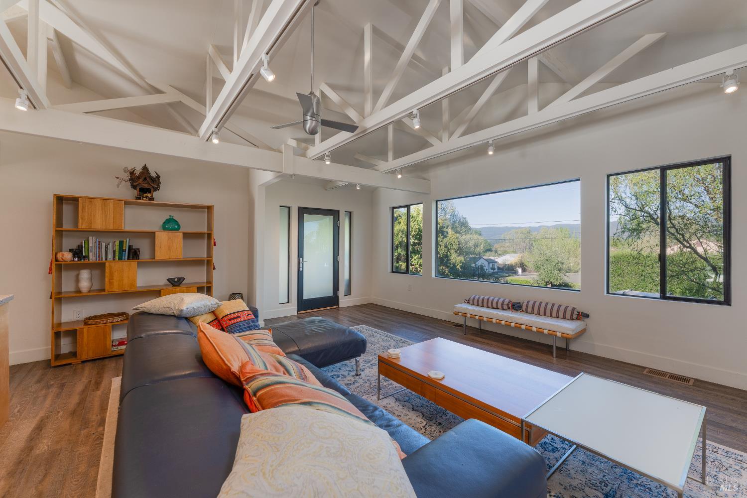 Detail Gallery Image 3 of 39 For 902 Helen Ave, Ukiah,  CA 95482 - 1 Beds | 1 Baths