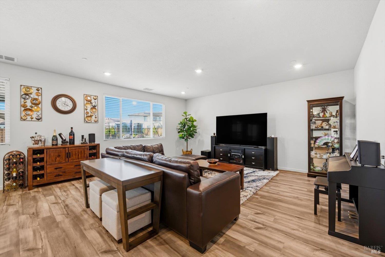 Detail Gallery Image 23 of 81 For 1685 Blossom Way, Dixon,  CA 95620 - 4 Beds | 3 Baths