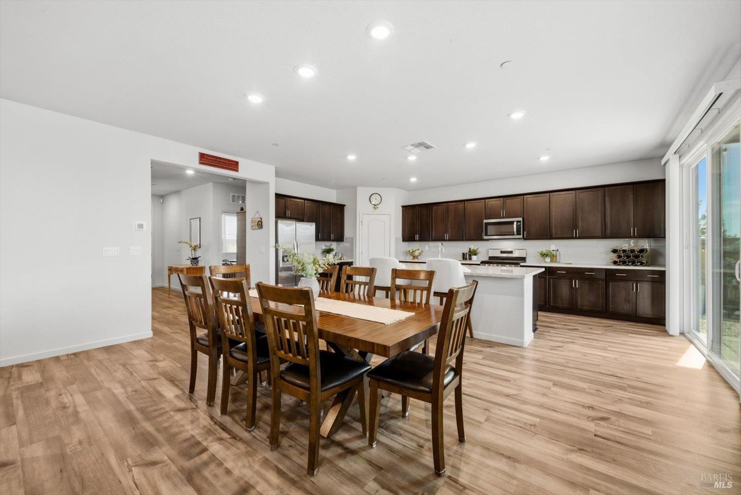 Detail Gallery Image 20 of 81 For 1685 Blossom Way, Dixon,  CA 95620 - 4 Beds | 3 Baths