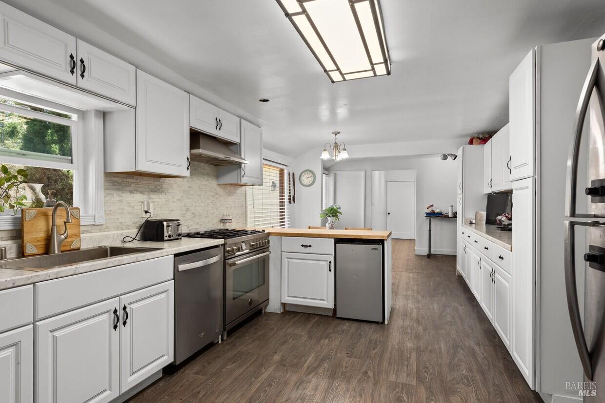 Detail Gallery Image 4 of 8 For 604 Live Oak Ave, Sebastopol,  CA 95472 - 4 Beds | 2 Baths