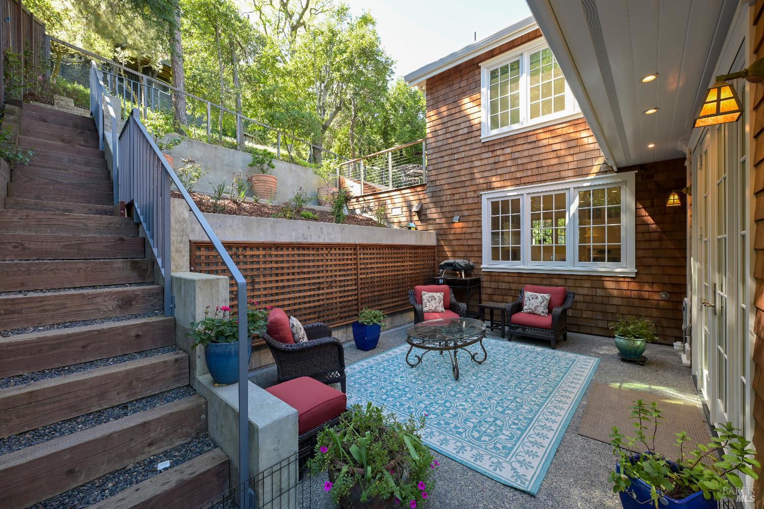 Detail Gallery Image 26 of 38 For 216 Laurel Ave, San Anselmo,  CA 94960 - 5 Beds | 3/1 Baths