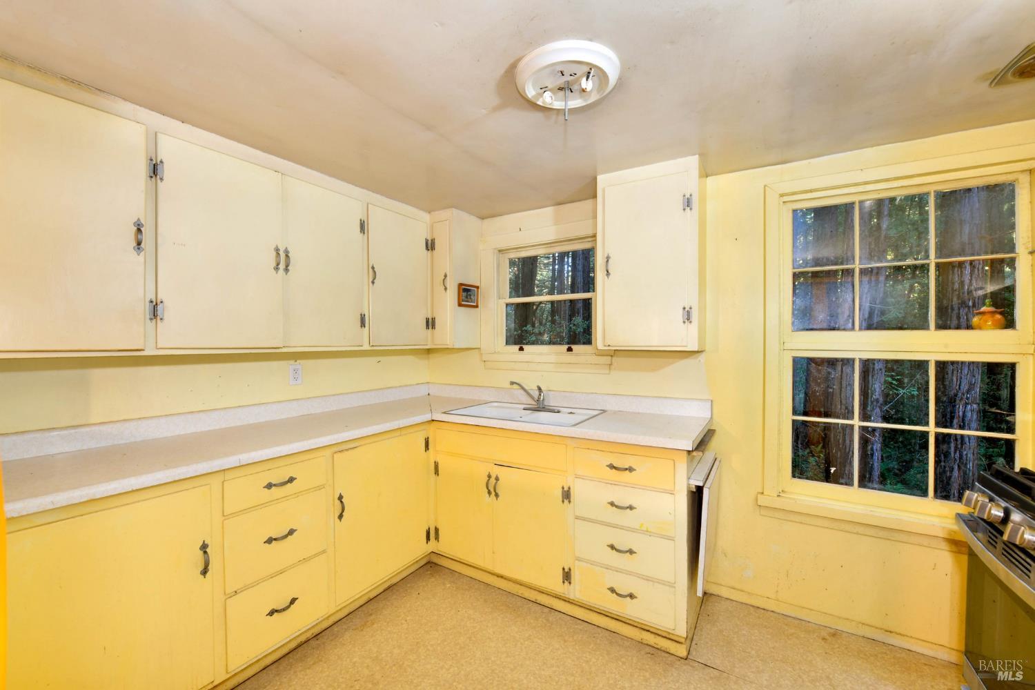 Detail Gallery Image 7 of 32 For 16125 Bittner Rd, Occidental,  CA 95465 - 4 Beds | 2 Baths