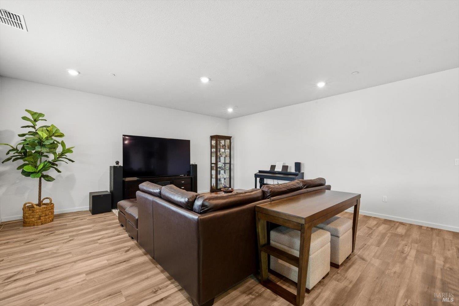 Detail Gallery Image 22 of 81 For 1685 Blossom Way, Dixon,  CA 95620 - 4 Beds | 3 Baths