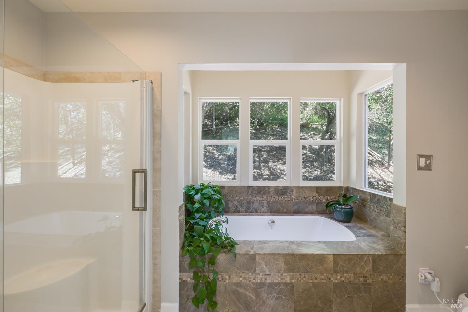 Detail Gallery Image 27 of 46 For 1676 Indian Valley Rd, Novato,  CA 94947 - 3 Beds | 4/1 Baths