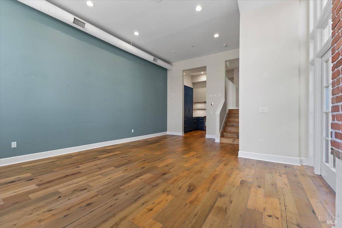 Detail Gallery Image 9 of 29 For 331 Keller St #6,  Petaluma,  CA 94952 - 2 Beds | 2/1 Baths