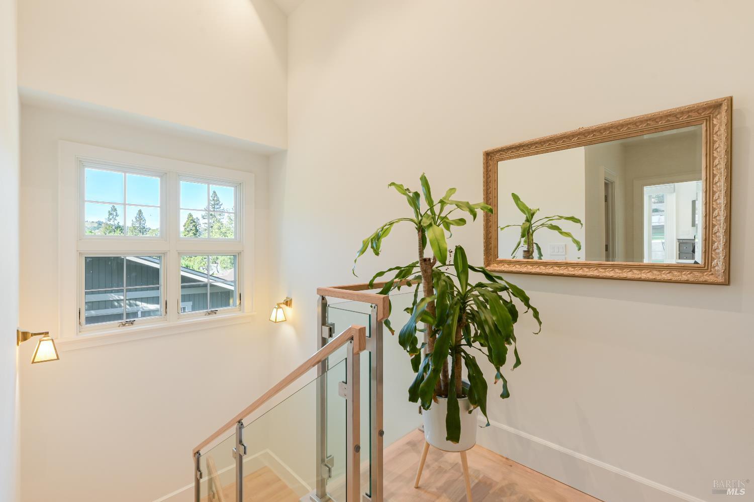 Detail Gallery Image 11 of 38 For 216 Laurel Ave, San Anselmo,  CA 94960 - 5 Beds | 3/1 Baths