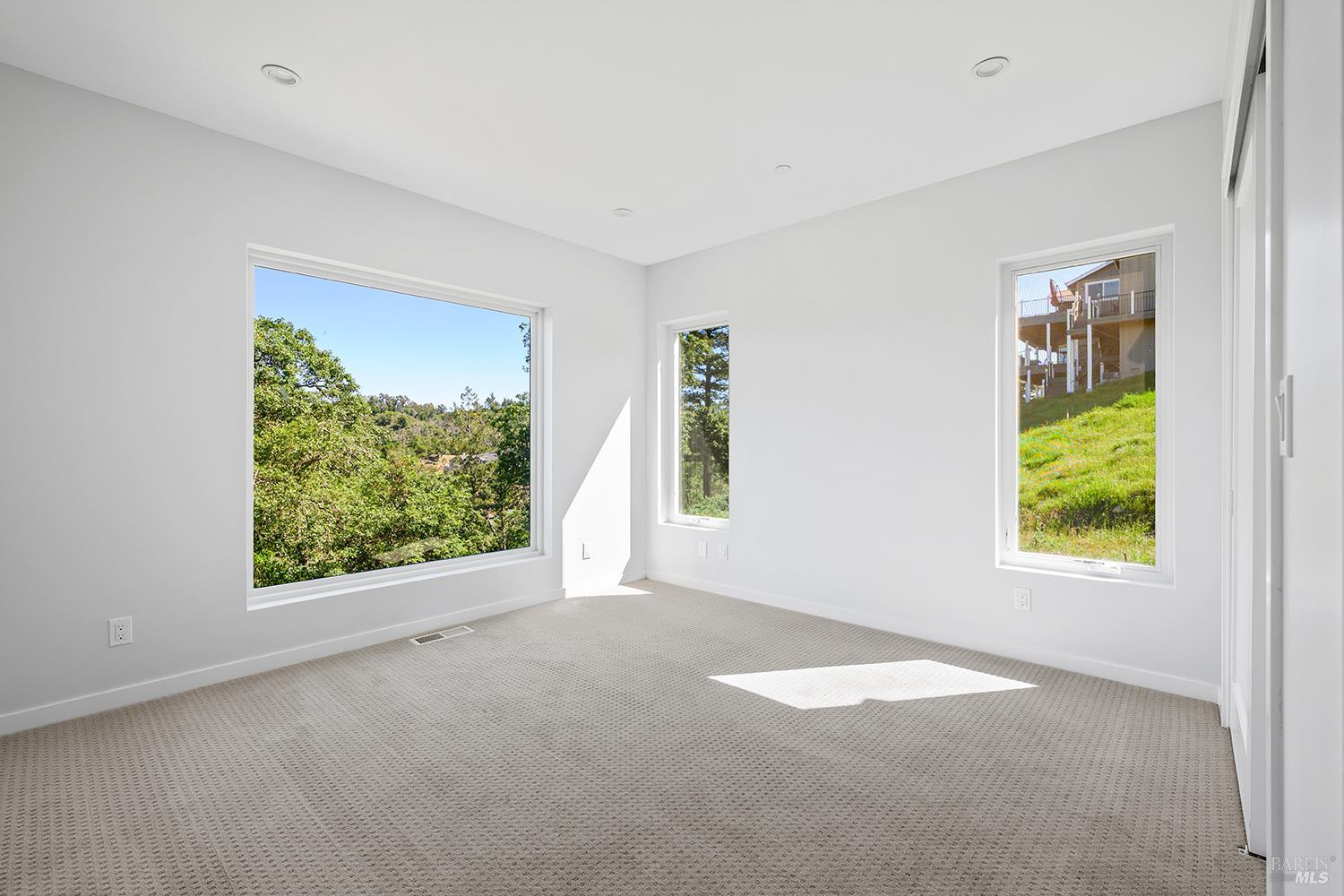 Detail Gallery Image 17 of 32 For 1292 Wikiup Dr, Santa Rosa,  CA 95403 - 2 Beds | 2 Baths