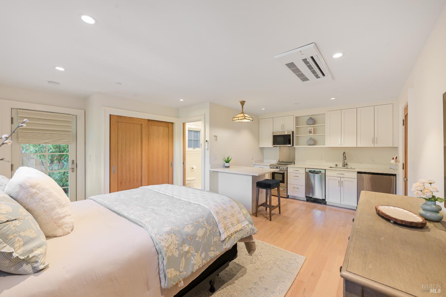 Detail Gallery Image 30 of 38 For 216 Laurel Ave, San Anselmo,  CA 94960 - 5 Beds | 3/1 Baths