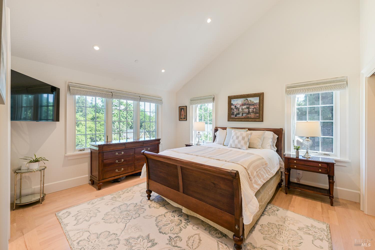 Detail Gallery Image 19 of 38 For 216 Laurel Ave, San Anselmo,  CA 94960 - 5 Beds | 3/1 Baths