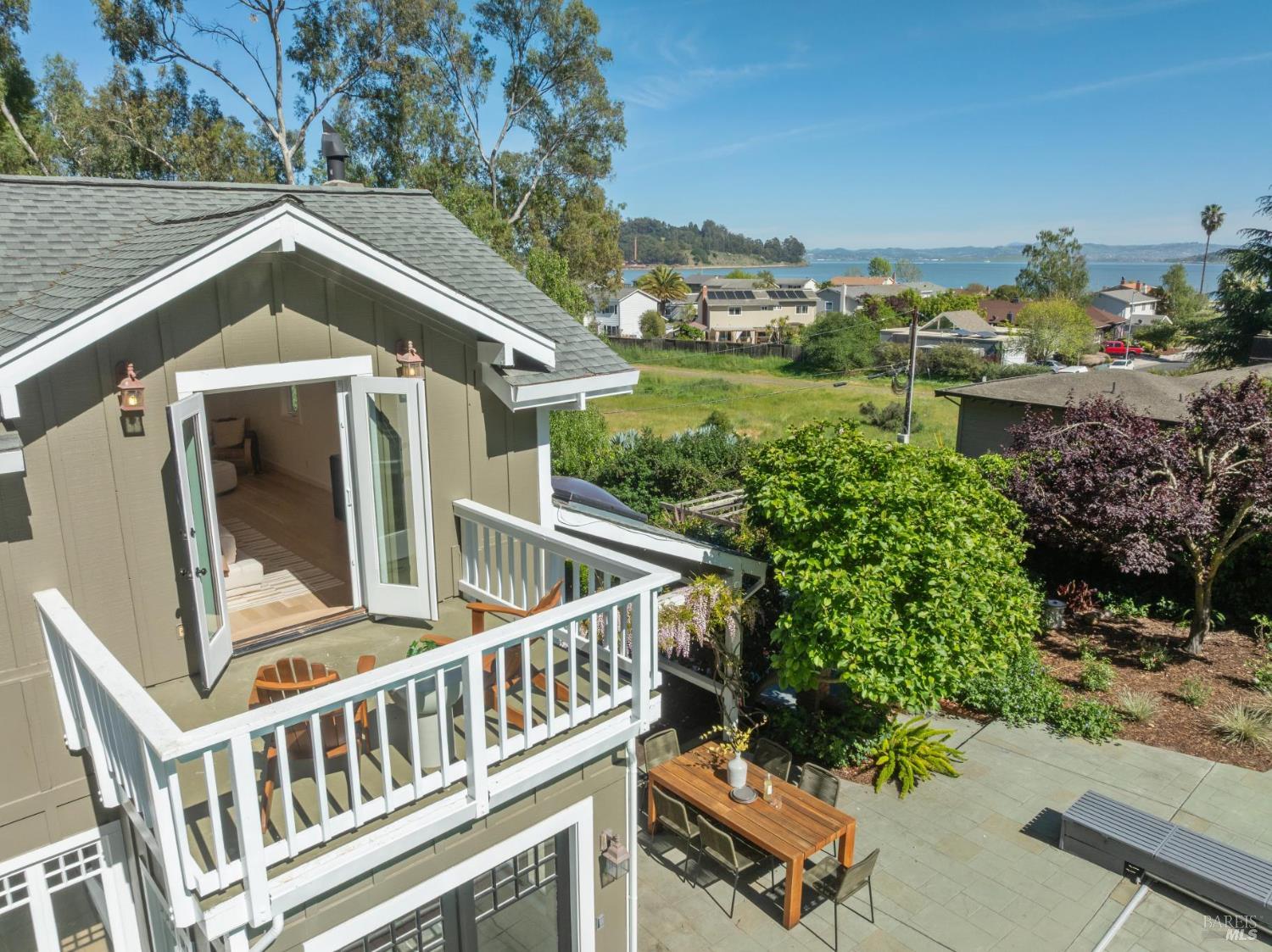 Detail Gallery Image 5 of 93 For 47 Main Dr, San Rafael,  CA 94901 - 4 Beds | 5 Baths