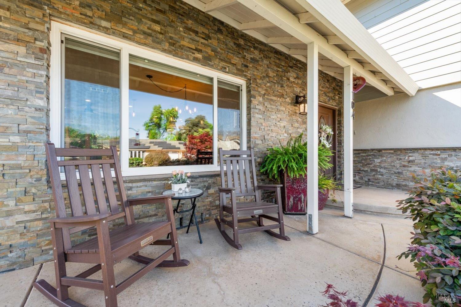 Detail Gallery Image 8 of 99 For 104 Westwood St, Vacaville,  CA 95688 - 5 Beds | 2/1 Baths