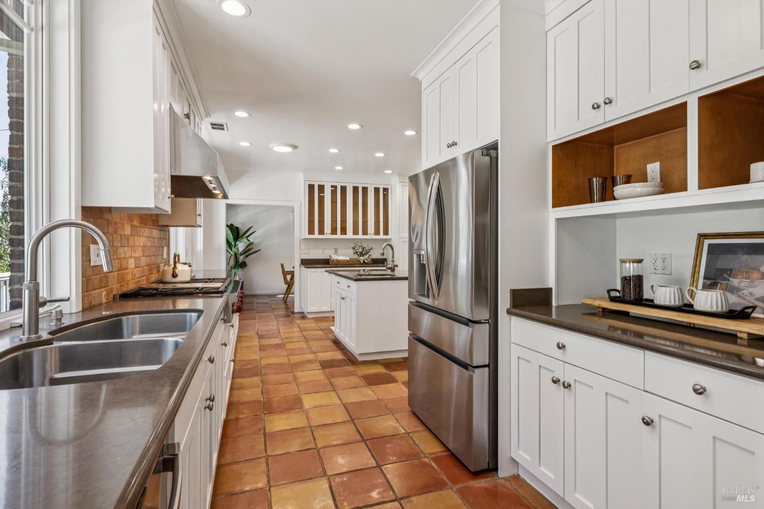 Detail Gallery Image 44 of 93 For 47 Main Dr, San Rafael,  CA 94901 - 4 Beds | 5 Baths