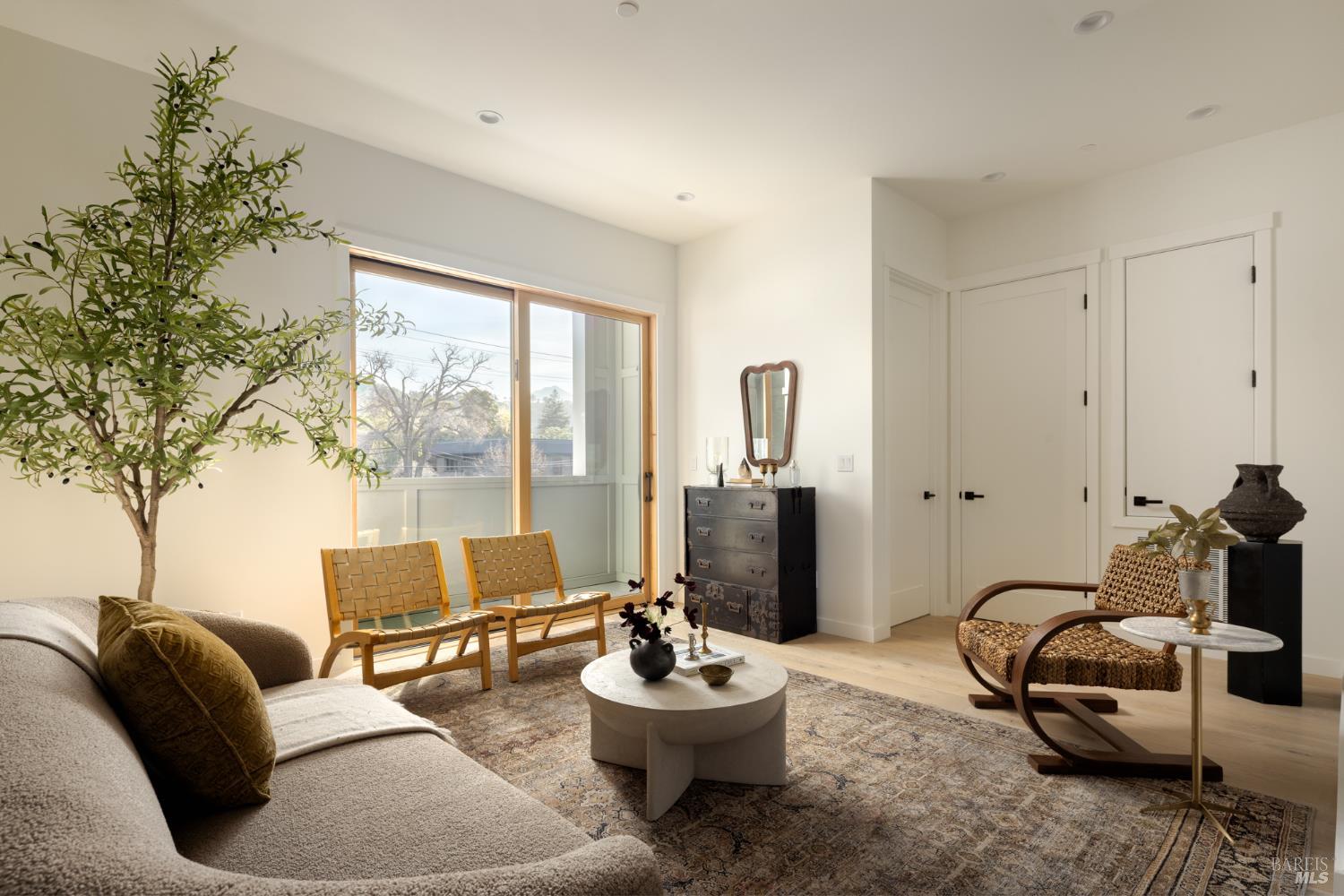 Detail Gallery Image 2 of 15 For 709 C St #4,  San Rafael,  CA 94901 - 3 Beds | 3/1 Baths