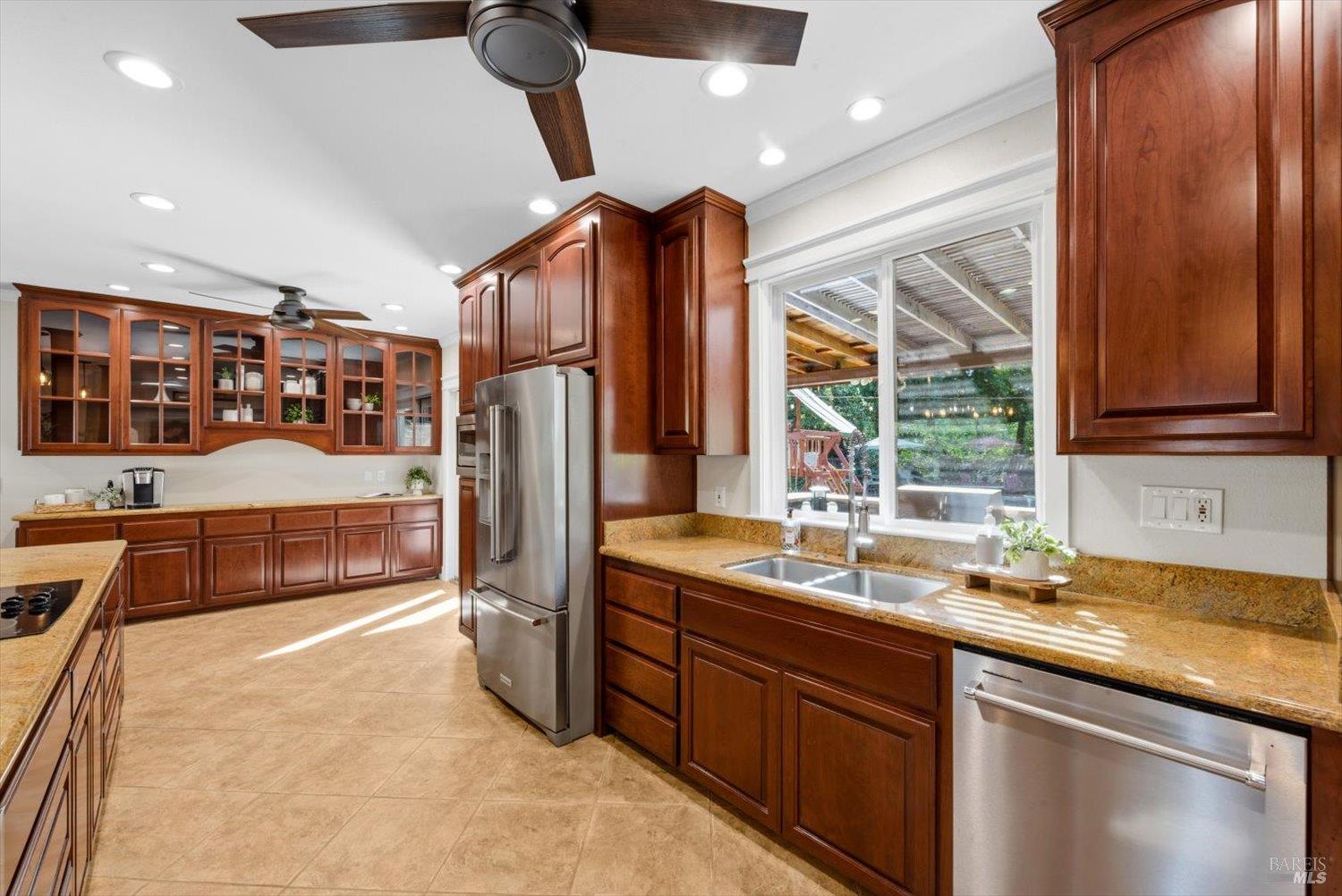 Detail Gallery Image 21 of 99 For 104 Westwood St, Vacaville,  CA 95688 - 5 Beds | 2/1 Baths