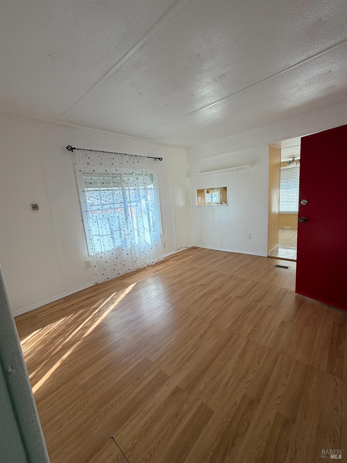 Detail Gallery Image 4 of 9 For 2500 Springs Rd, Vallejo,  CA 94591 - 2 Beds | 1 Baths