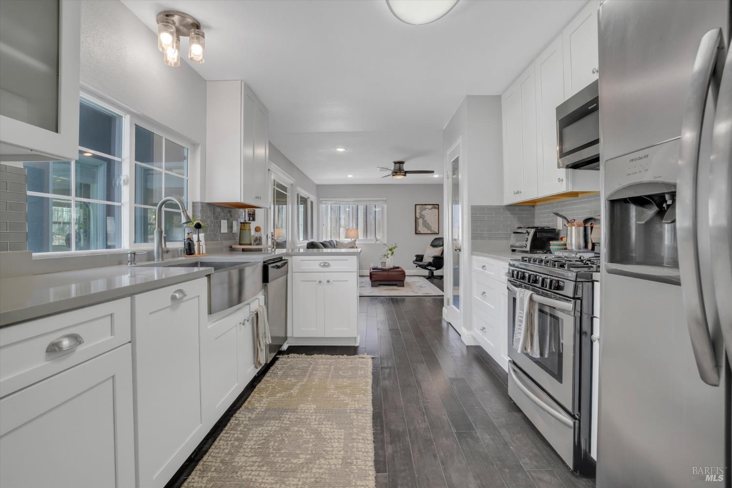 Detail Gallery Image 9 of 36 For 249 Baker St, Benicia,  CA 94510 - 4 Beds | 2/1 Baths