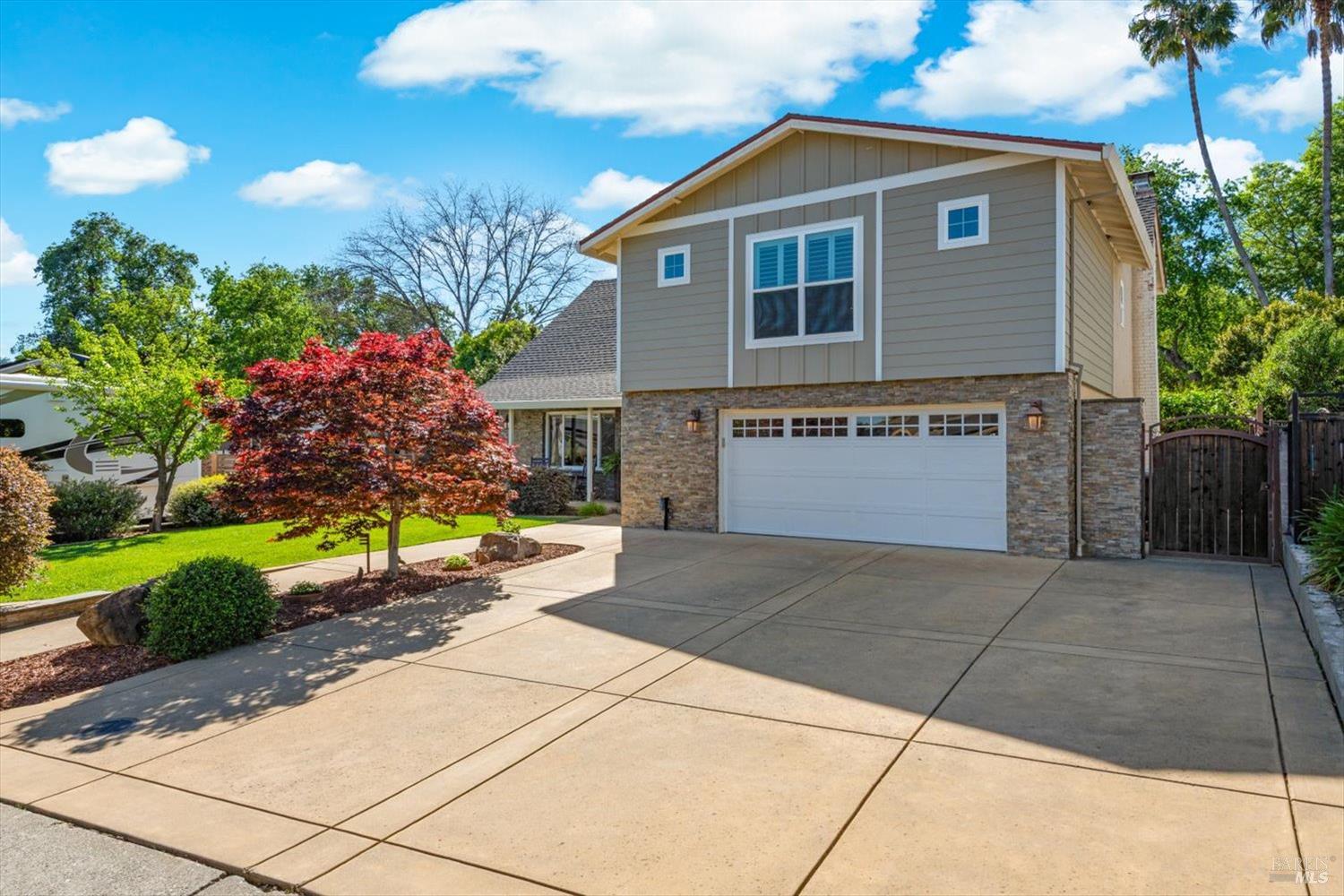 Detail Gallery Image 3 of 99 For 104 Westwood St, Vacaville,  CA 95688 - 5 Beds | 2/1 Baths