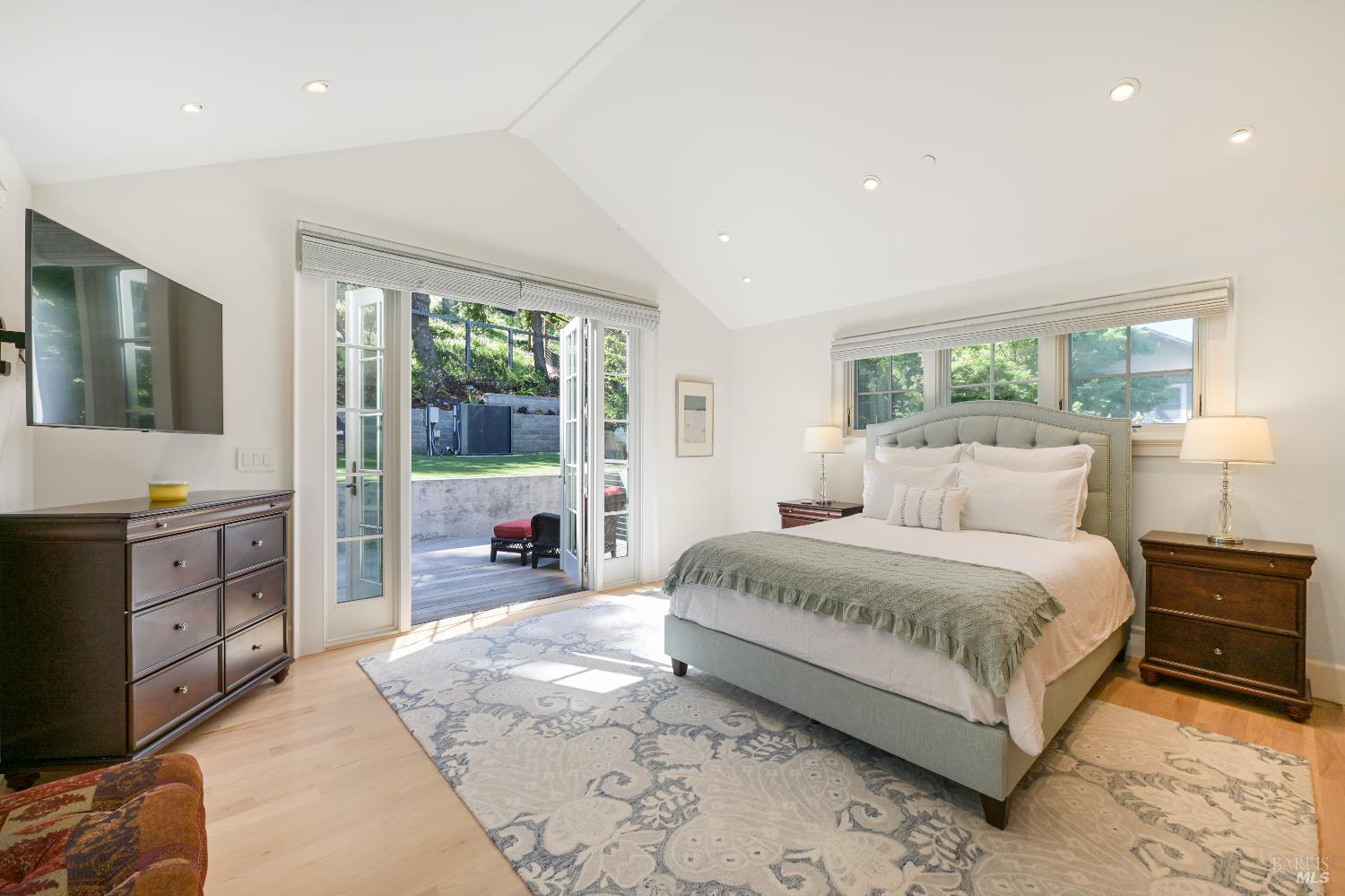 Detail Gallery Image 14 of 38 For 216 Laurel Ave, San Anselmo,  CA 94960 - 5 Beds | 3/1 Baths