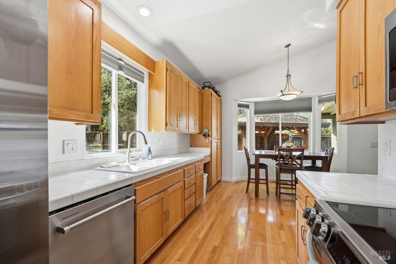 Detail Gallery Image 14 of 50 For 164 Fulton Pl, Windsor,  CA 95492 - 3 Beds | 2 Baths