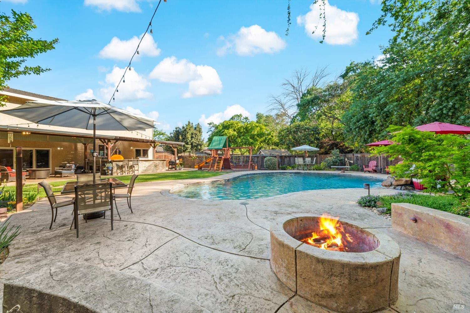 Detail Gallery Image 78 of 99 For 104 Westwood St, Vacaville,  CA 95688 - 5 Beds | 2/1 Baths