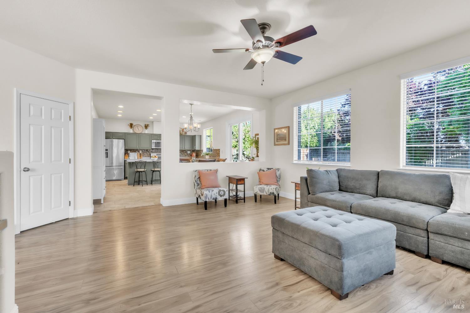 Detail Gallery Image 11 of 38 For 5089 Falls Ct, Fairfield,  CA 94534 - 4 Beds | 2/1 Baths