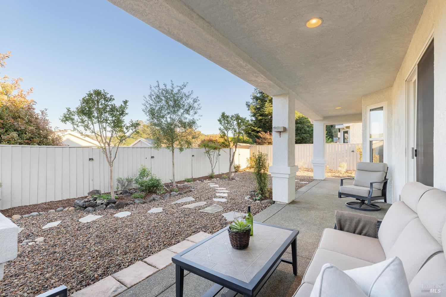 Detail Gallery Image 5 of 26 For 274 Red Mountain Dr, Cloverdale,  CA 95425 - 2 Beds | 2 Baths