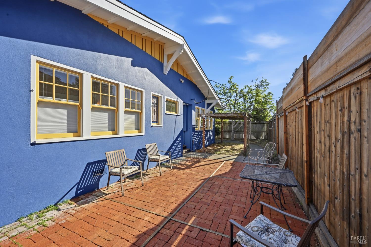 Detail Gallery Image 35 of 38 For 2001 Rogers Way, Santa Rosa,  CA 95404 - 3 Beds | 1/1 Baths