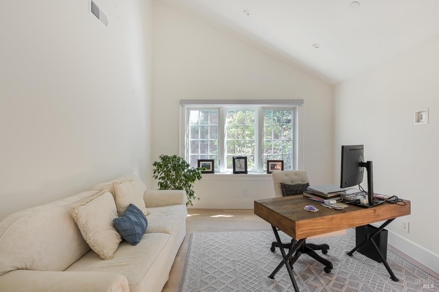 Detail Gallery Image 22 of 38 For 216 Laurel Ave, San Anselmo,  CA 94960 - 5 Beds | 3/1 Baths