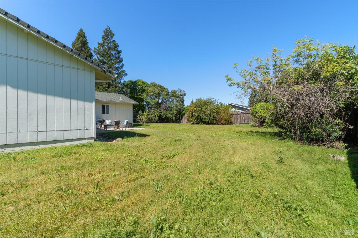 Detail Gallery Image 38 of 66 For 244 Woodhill Dr, Redding,  CA 96003 - 3 Beds | 2 Baths