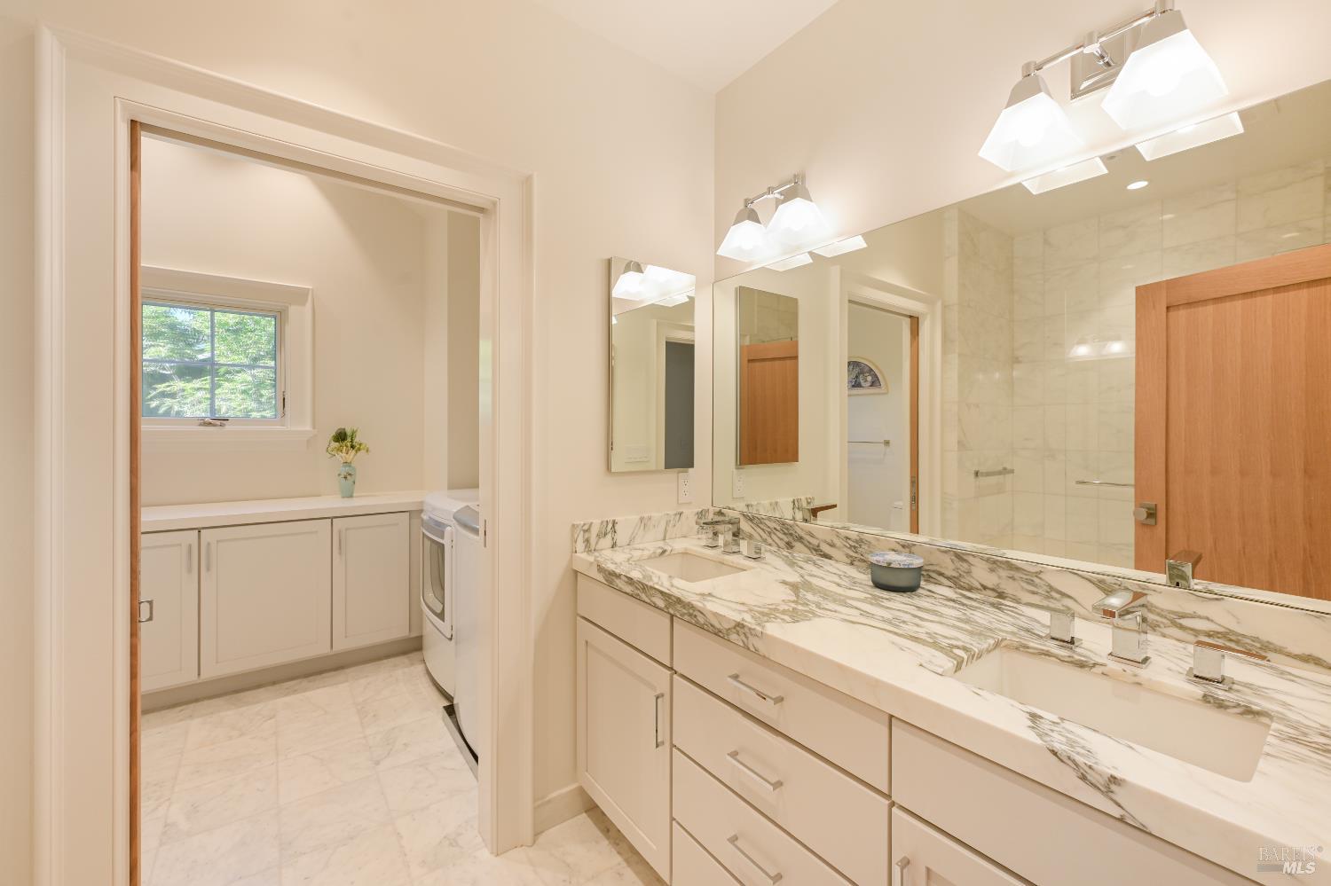 Detail Gallery Image 12 of 38 For 216 Laurel Ave, San Anselmo,  CA 94960 - 5 Beds | 3/1 Baths