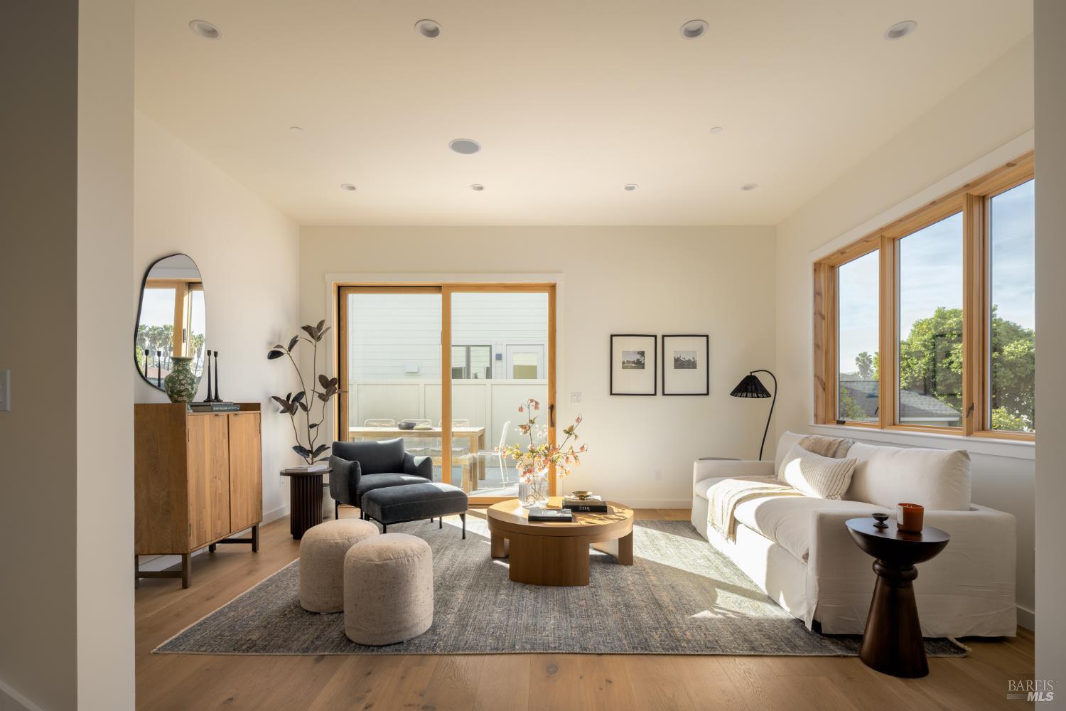 Detail Gallery Image 2 of 15 For 709 C St #2,  San Rafael,  CA 94901 - 3 Beds | 3/1 Baths