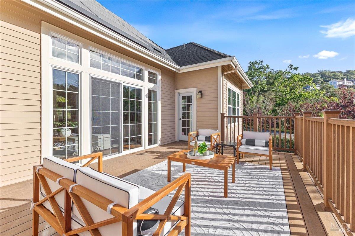 Detail Gallery Image 12 of 60 For 134 Moonlight Dr, Healdsburg,  CA 95448 - 4 Beds | 3/1 Baths