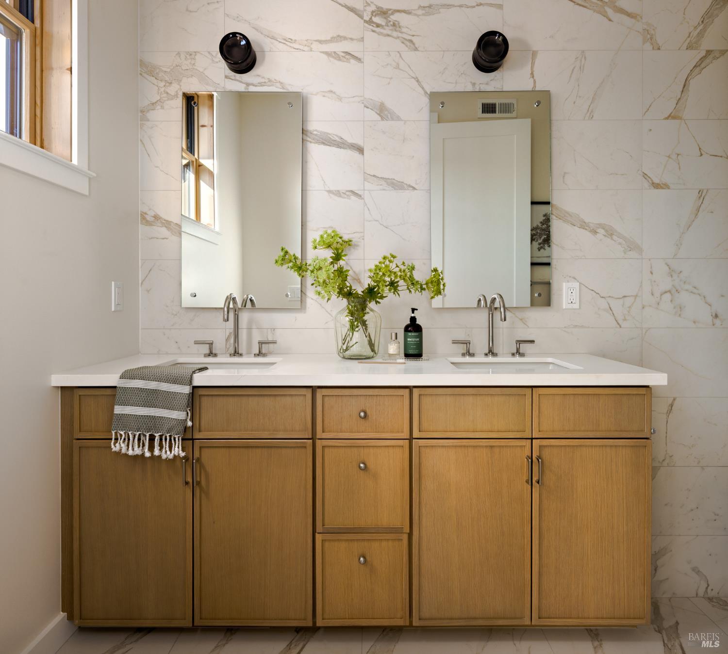 Detail Gallery Image 7 of 15 For 709 C St #4,  San Rafael,  CA 94901 - 3 Beds | 3/1 Baths