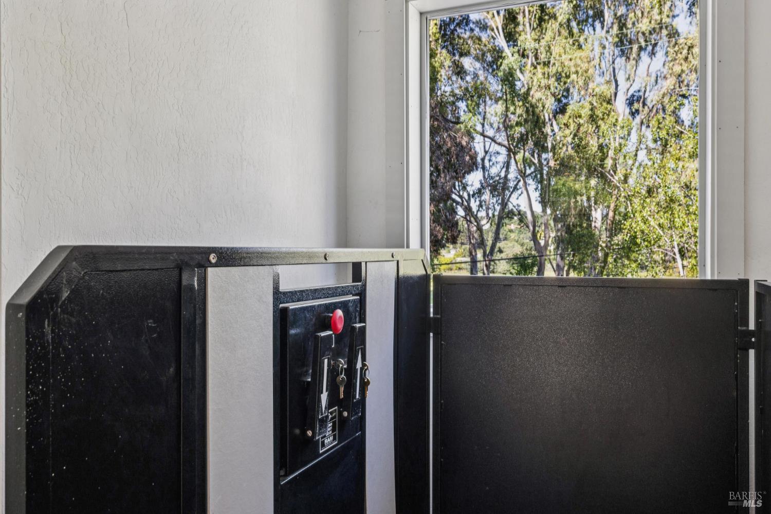 Detail Gallery Image 72 of 93 For 47 Main Dr, San Rafael,  CA 94901 - 4 Beds | 5 Baths